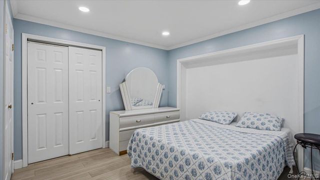 16 English Ivy Lane, Lake Grove, NY 11755