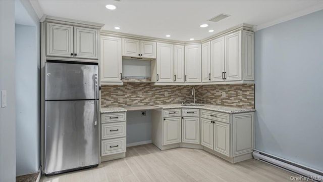 16 English Ivy Lane, Lake Grove, NY 11755