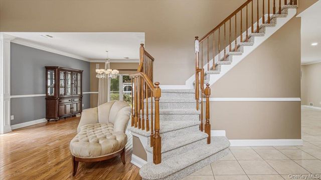 16 English Ivy Lane, Lake Grove, NY 11755