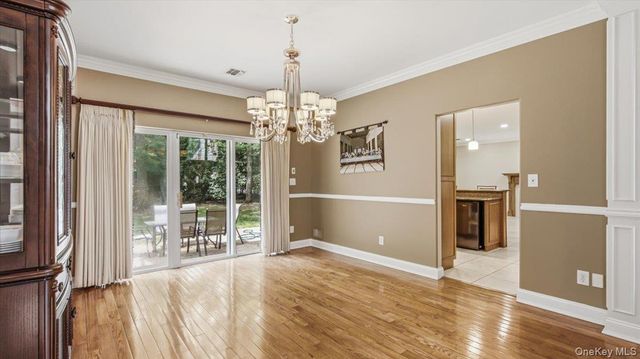 16 English Ivy Lane, Lake Grove, NY 11755