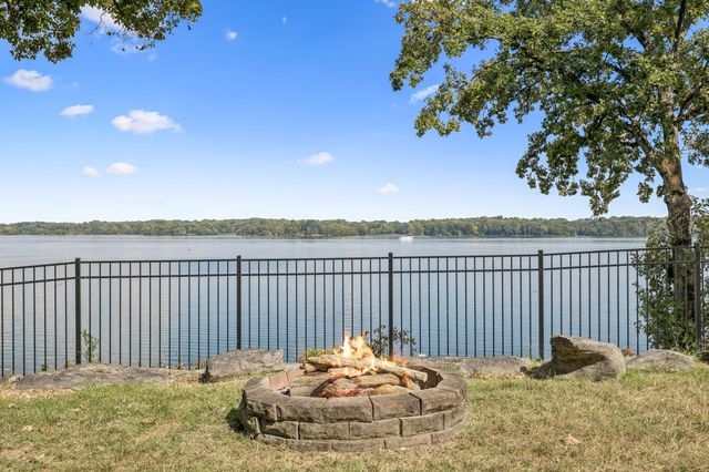 220 Waterview Dr, Hendersonville, TN 37075