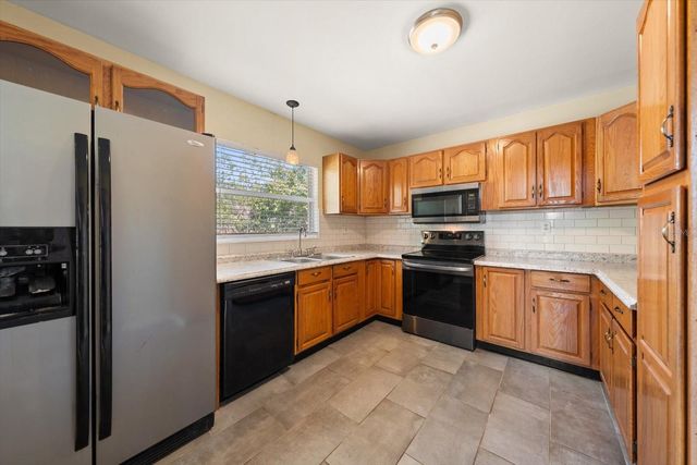 7504 91ST STREET, Seminole, FL 33777