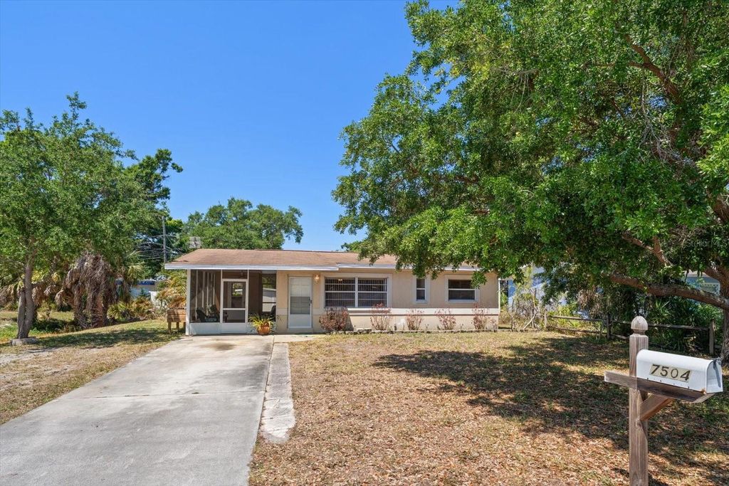 7504 91ST STREET, Seminole, FL 33777