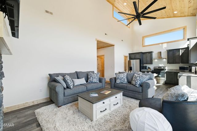 650 Ridge Top Loop, Gatlinburg, TN 37738