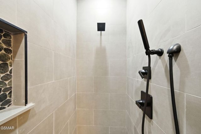 650 Ridge Top Loop, Gatlinburg, TN 37738