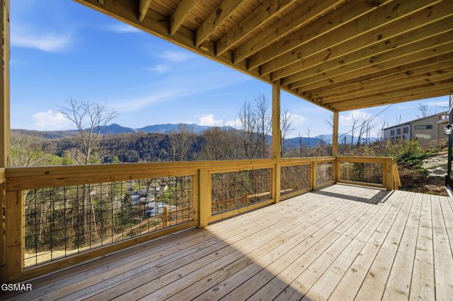 650 Ridge Top Loop, Gatlinburg, TN 37738