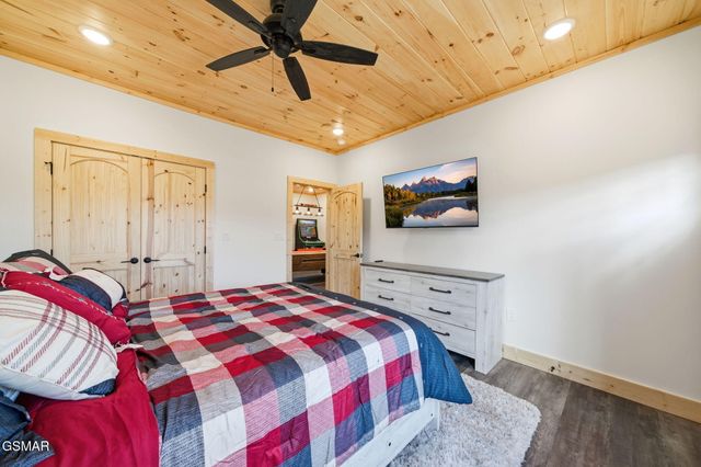 650 Ridge Top Loop, Gatlinburg, TN 37738