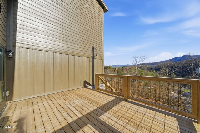 650 Ridge Top Loop, Gatlinburg, TN 37738
