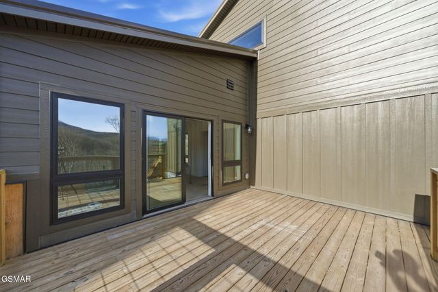 650 Ridge Top Loop, Gatlinburg, TN 37738