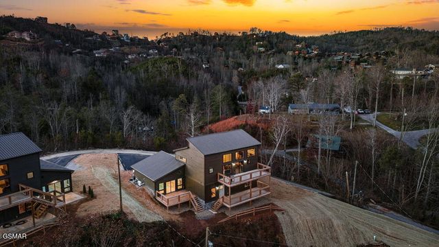 650 Ridge Top Loop, Gatlinburg, TN 37738