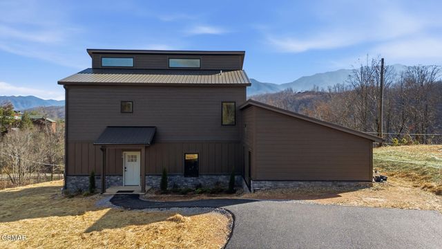 650 Ridge Top Loop, Gatlinburg, TN 37738