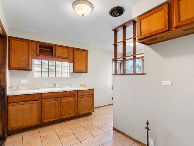 1135 Rice Avenue, Bellwood, IL 60104
