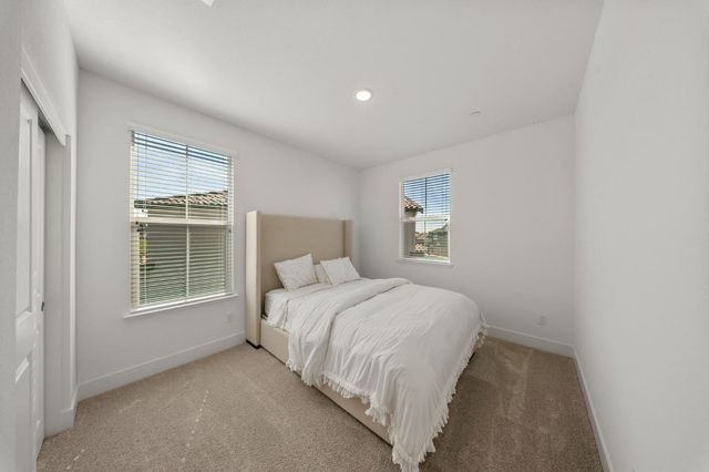 1946 Carmel Ranch Cir, Oakdale, CA 95361