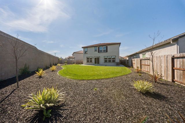 1946 Carmel Ranch Cir, Oakdale, CA 95361