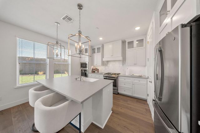 1946 Carmel Ranch Cir, Oakdale, CA 95361