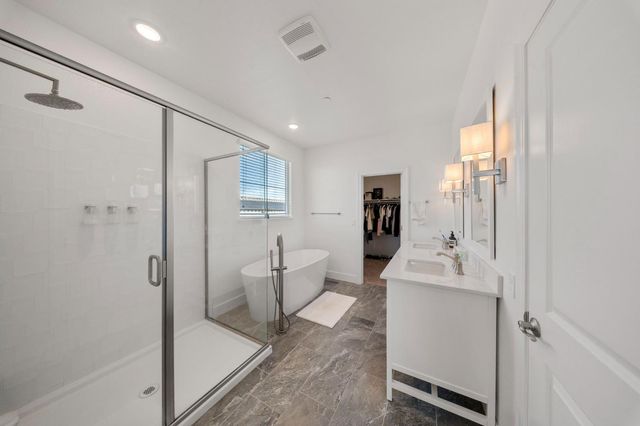 1946 Carmel Ranch Cir, Oakdale, CA 95361