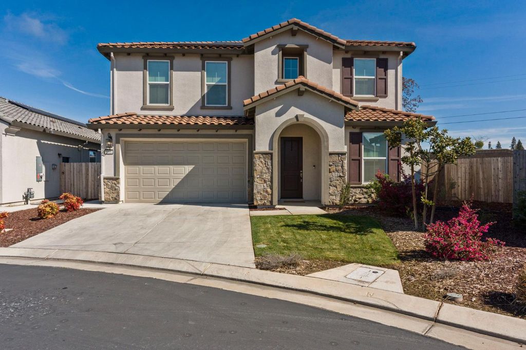 1946 Carmel Ranch Cir, Oakdale, CA 95361