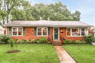 528 Ames Street, Libertyville, IL 60048
