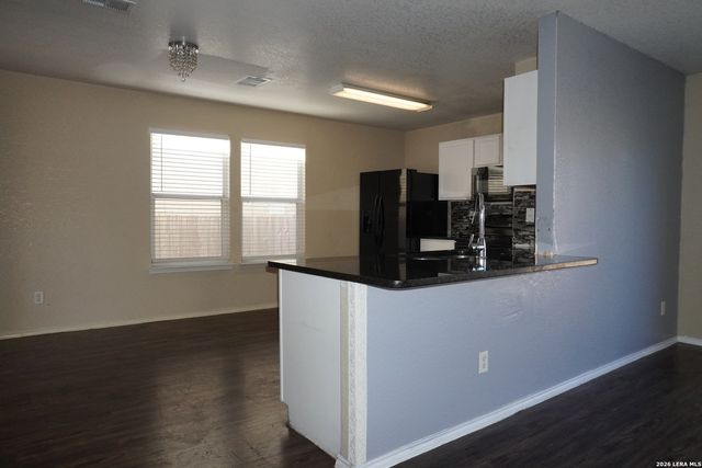 8162 Heights Vly, Converse, TX 78109