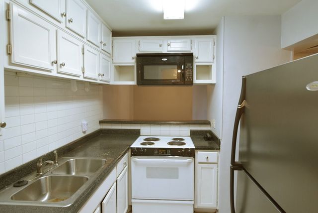 18333 Roehampton Drive 322, Dallas, TX 75252