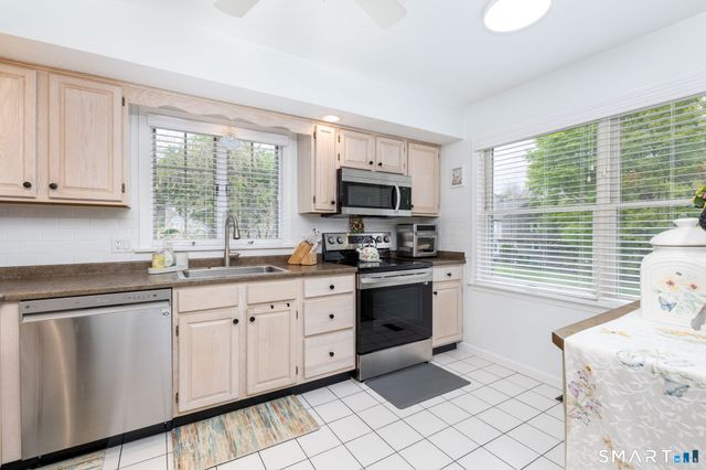 207 Holly Hill Drive 207, Rocky Hill, CT 06067