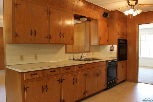 3601 Dudley Rd, Kilgore, TX 75662