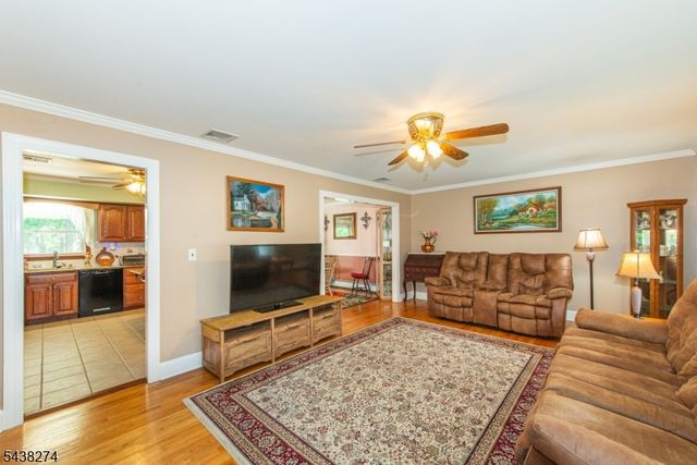 21 Whitegate Rd, Roxbury Twp., NJ 07876