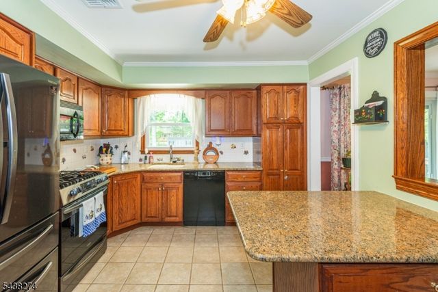 21 Whitegate Rd, Roxbury Twp., NJ 07876