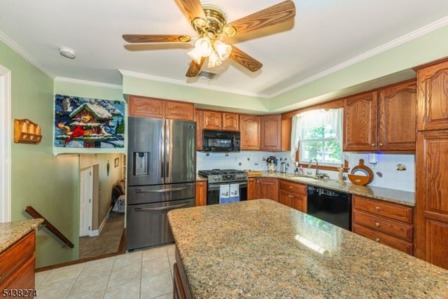 21 Whitegate Rd, Roxbury Twp., NJ 07876