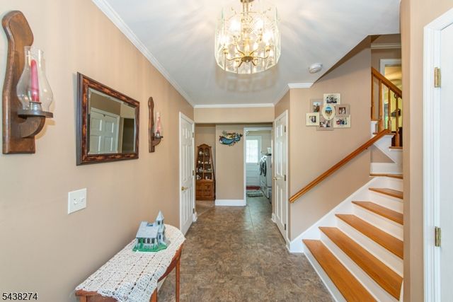 21 Whitegate Rd, Roxbury Twp., NJ 07876