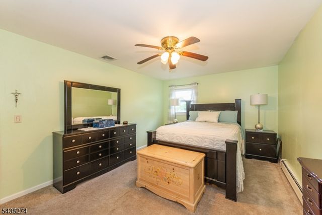 21 Whitegate Rd, Roxbury Twp., NJ 07876