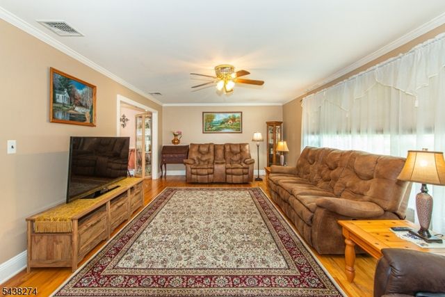 21 Whitegate Rd, Roxbury Twp., NJ 07876