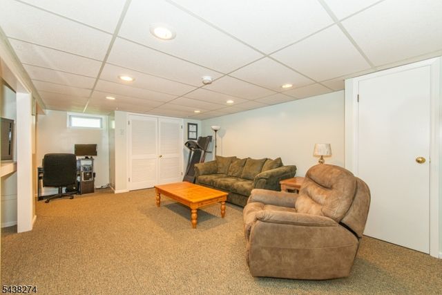 21 Whitegate Rd, Roxbury Twp., NJ 07876