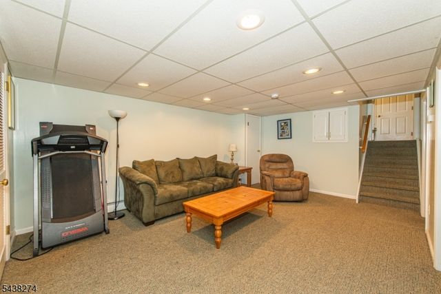 21 Whitegate Rd, Roxbury Twp., NJ 07876