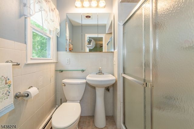 21 Whitegate Rd, Roxbury Twp., NJ 07876