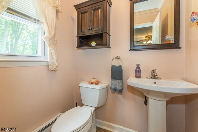 21 Whitegate Rd, Roxbury Twp., NJ 07876