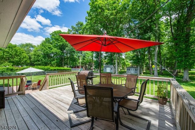 21 Whitegate Rd, Roxbury Twp., NJ 07876