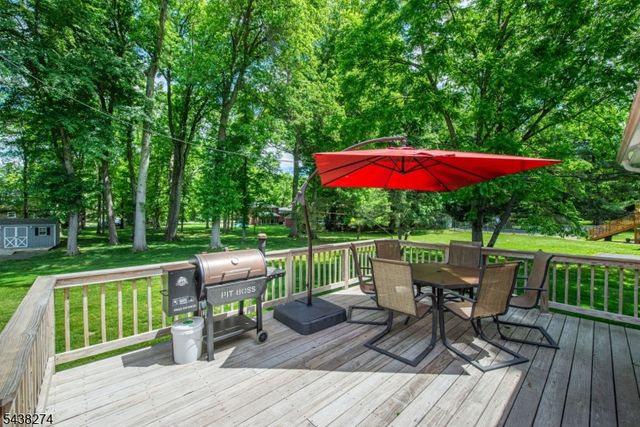 21 Whitegate Rd, Roxbury Twp., NJ 07876