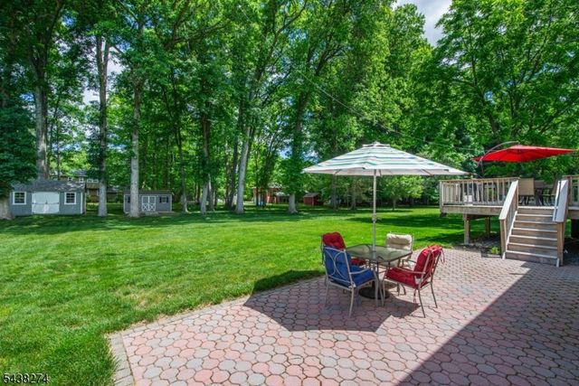 21 Whitegate Rd, Roxbury Twp., NJ 07876