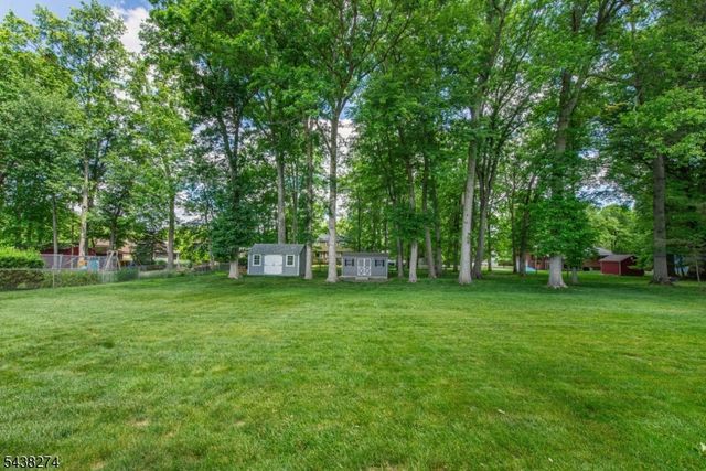 21 Whitegate Rd, Roxbury Twp., NJ 07876
