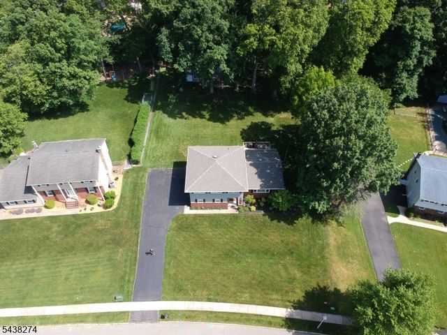 21 Whitegate Rd, Roxbury Twp., NJ 07876