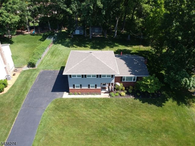21 Whitegate Rd, Roxbury Twp., NJ 07876