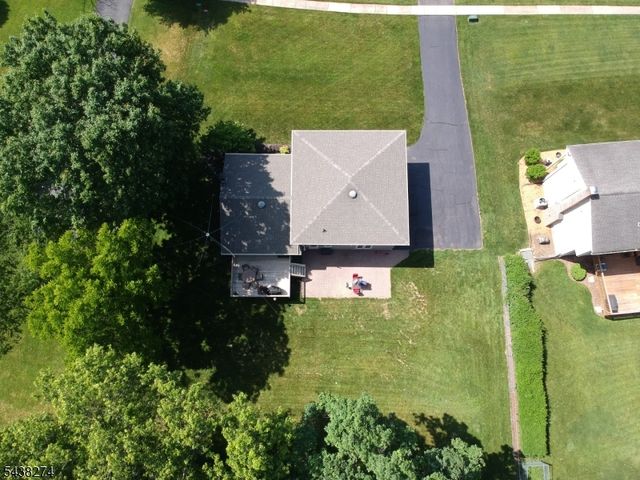21 Whitegate Rd, Roxbury Twp., NJ 07876