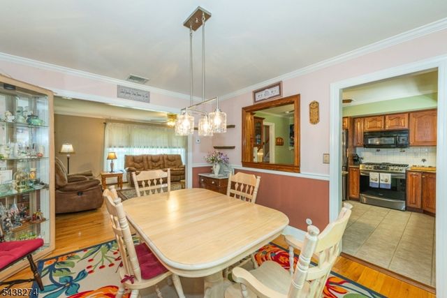 21 Whitegate Rd, Roxbury Twp., NJ 07876