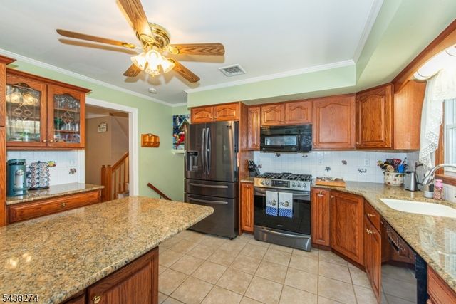 21 Whitegate Rd, Roxbury Twp., NJ 07876