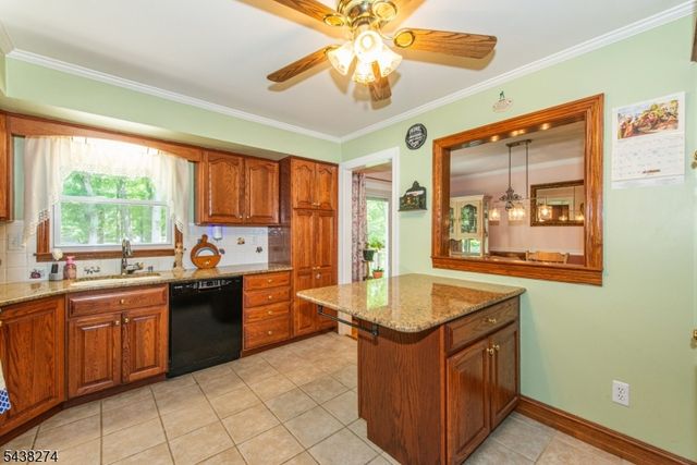 21 Whitegate Rd, Roxbury Twp., NJ 07876