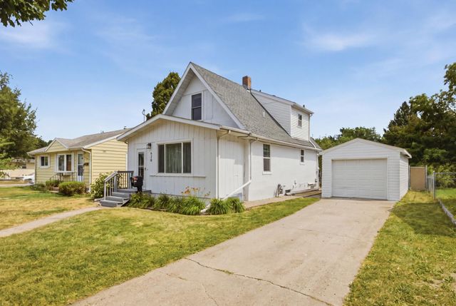 620 17th Street N, Moorhead, MN 56560