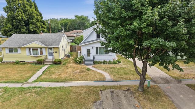 620 17th Street N, Moorhead, MN 56560