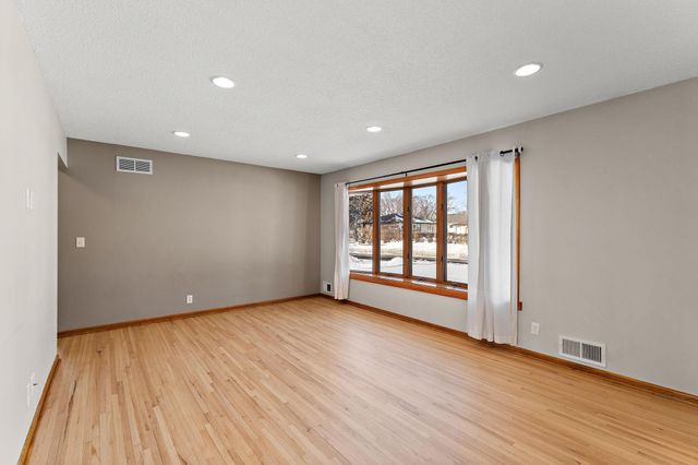 714 50th Avenue NE, Columbia Heights, MN 55421