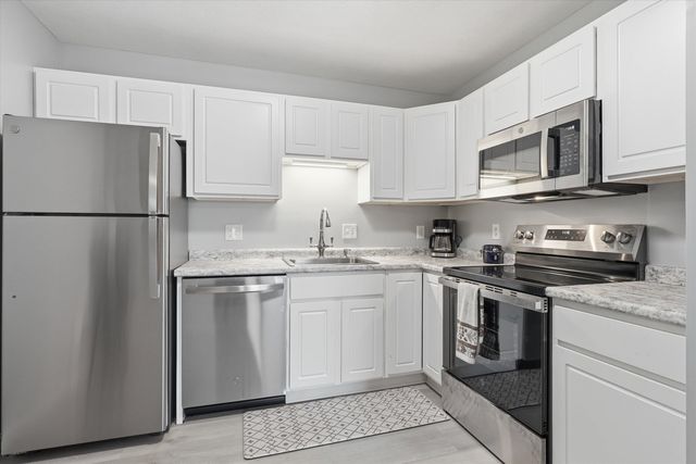 15 Lovell St Apt 17, Nashua, NH 03060